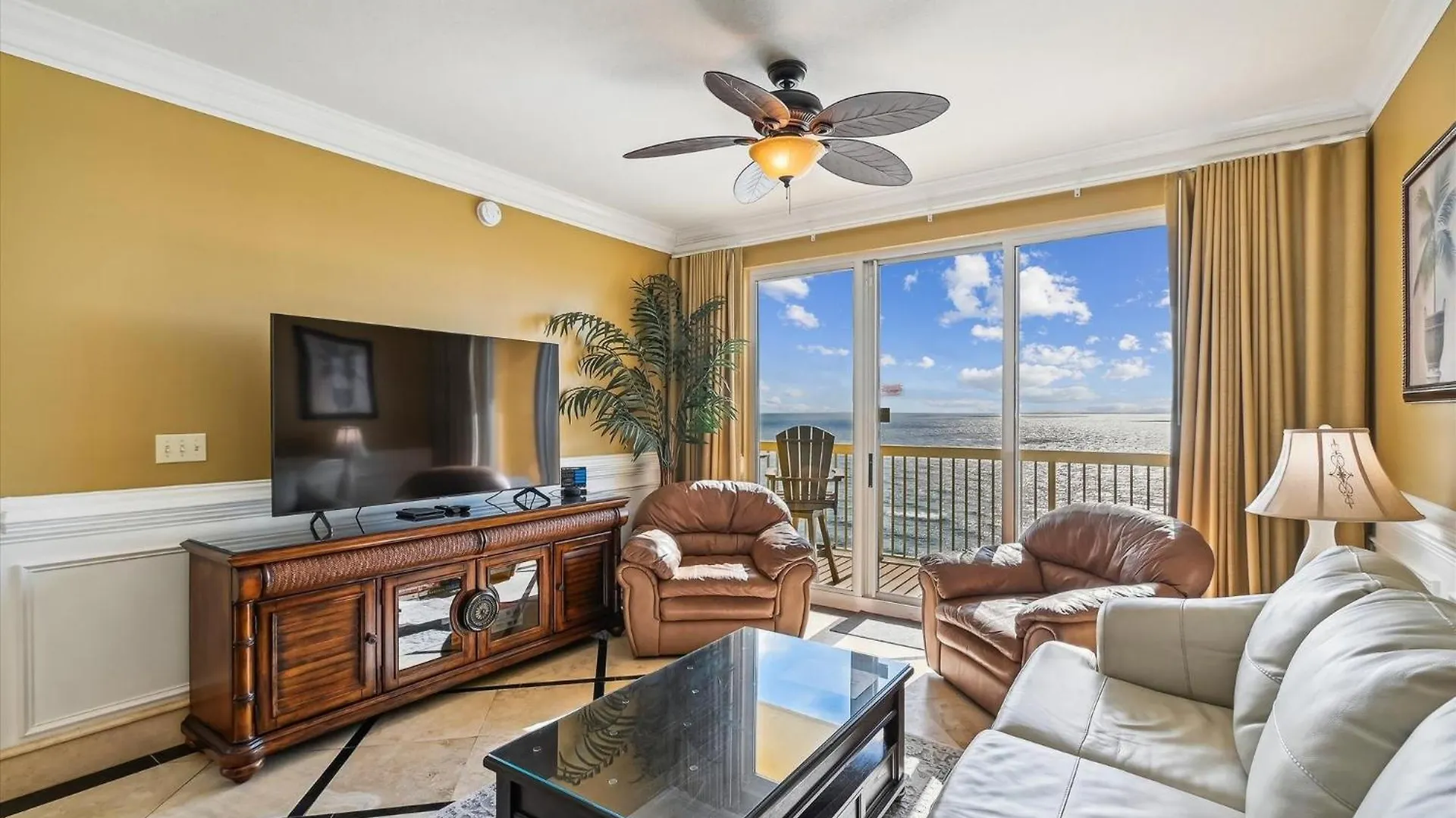 Calypso 1205 - Amazing Condo! Free Fun! Sleeps 4, Free Beach Chairs Condo Panama City Beach Apartment