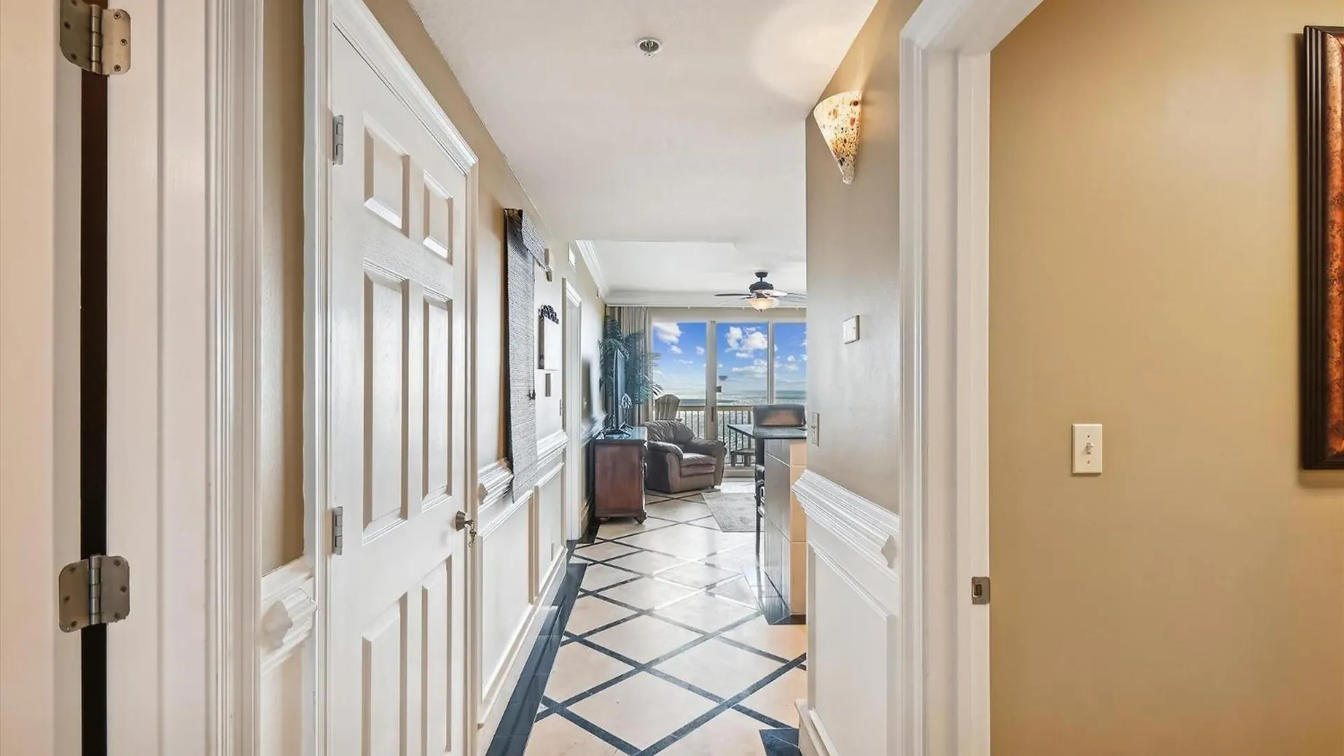 Calypso 1205 - Amazing Condo! Free Fun! Sleeps 4, Free Beach Chairs Condo Panama City Beach 0*,  United States