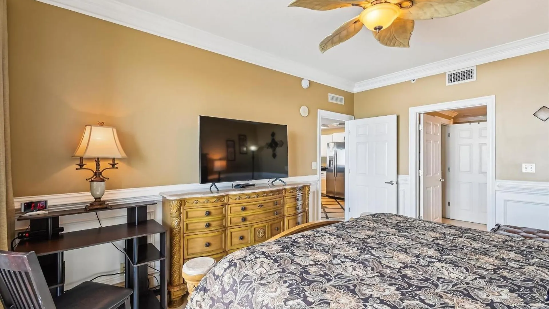Calypso 1205 - Amazing Condo! Free Fun! Sleeps 4, Free Beach Chairs Condo Panama City Beach